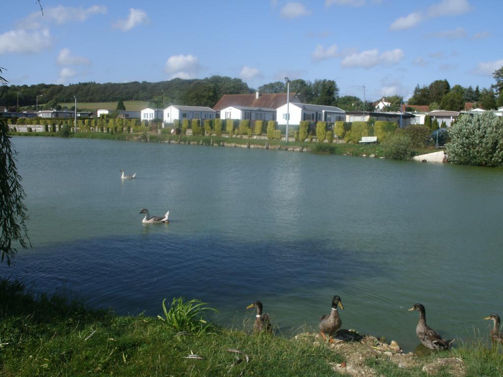 Auberge Des Etangs Roussent Экстерьер фото